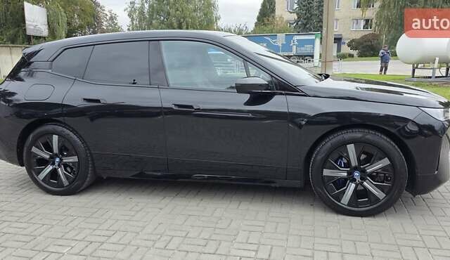 Черный БМВ iX, объемом двигателя 0 л и пробегом 98 тыс. км за 58800 $, фото 16 на Automoto.ua