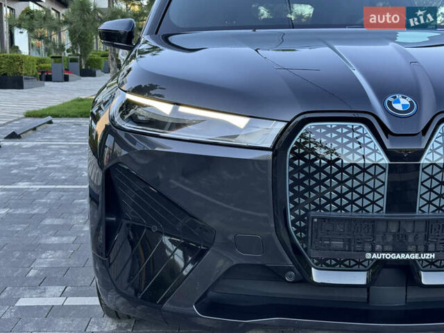 Черный БМВ iX, объемом двигателя 0 л и пробегом 72 тыс. км за 48500 $, фото 16 на Automoto.ua
