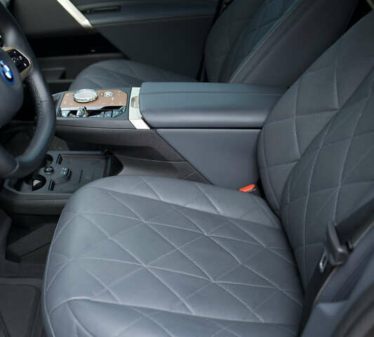 Черный БМВ iX, объемом двигателя 0 л и пробегом 5 тыс. км за 93532 $, фото 18 на Automoto.ua