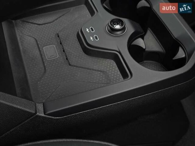 Черный БМВ iX, объемом двигателя 0 л и пробегом 98 тыс. км за 58800 $, фото 115 на Automoto.ua