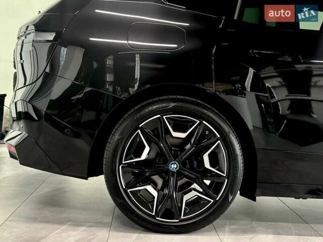 Черный БМВ iX, объемом двигателя 0 л и пробегом 62 тыс. км за 60390 $, фото 7 на Automoto.ua