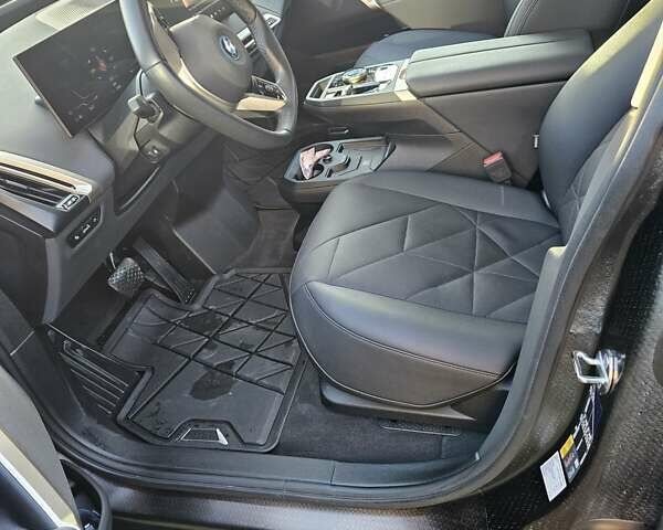 Чорний БМВ iX, об'ємом двигуна 0 л та пробігом 33 тис. км за 48100 $, фото 4 на Automoto.ua