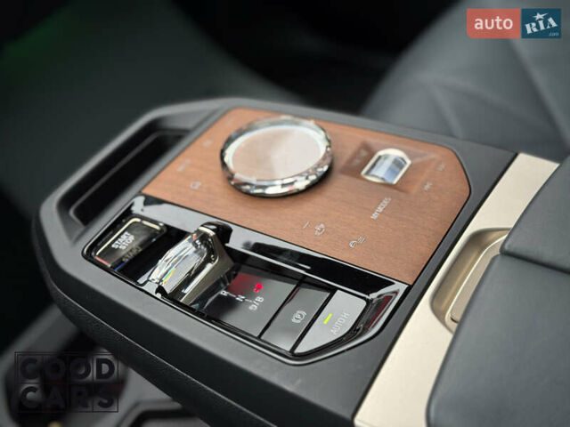 Черный БМВ iX, объемом двигателя 0 л и пробегом 38 тыс. км за 72000 $, фото 26 на Automoto.ua