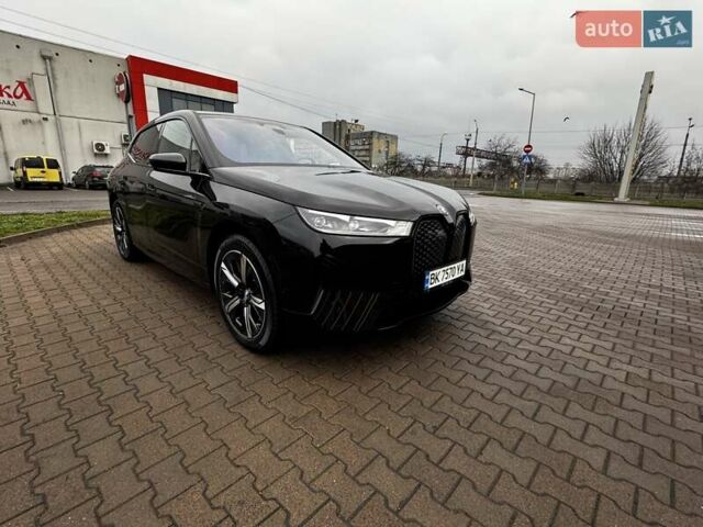 Черный БМВ iX, объемом двигателя 0 л и пробегом 27 тыс. км за 58500 $, фото 3 на Automoto.ua