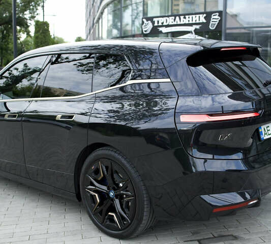 Черный БМВ iX, объемом двигателя 0 л и пробегом 5 тыс. км за 93532 $, фото 7 на Automoto.ua