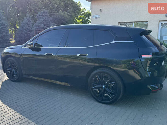 Черный БМВ iX, объемом двигателя 0 л и пробегом 5 тыс. км за 93532 $, фото 1 на Automoto.ua