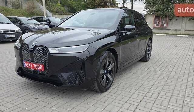 Черный БМВ iX, объемом двигателя 0 л и пробегом 98 тыс. км за 58800 $, фото 3 на Automoto.ua