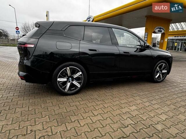 Черный БМВ iX, объемом двигателя 0 л и пробегом 27 тыс. км за 58500 $, фото 11 на Automoto.ua