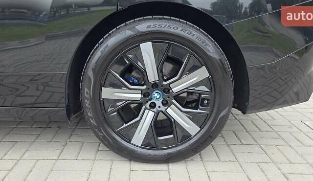 Черный БМВ iX, объемом двигателя 0 л и пробегом 98 тыс. км за 58800 $, фото 63 на Automoto.ua