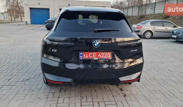 Черный БМВ iX, объемом двигателя 0 л и пробегом 48 тыс. км за 64999 $, фото 31 на Automoto.ua