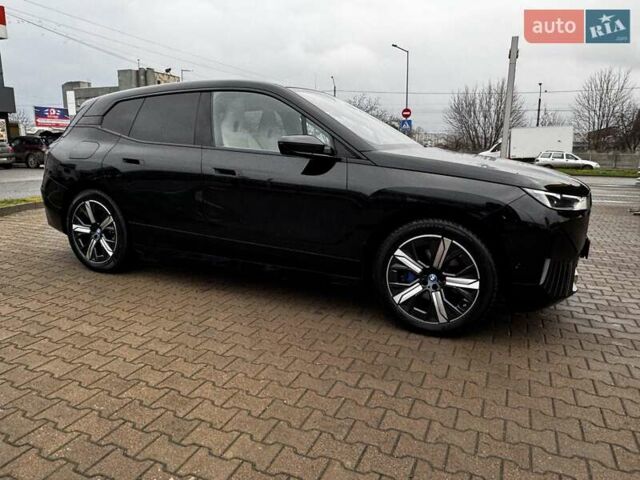 Черный БМВ iX, объемом двигателя 0 л и пробегом 27 тыс. км за 58500 $, фото 10 на Automoto.ua