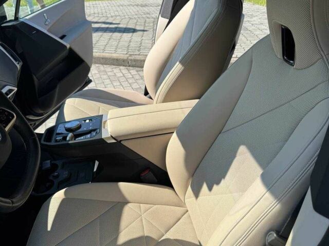 Черный БМВ iX, объемом двигателя 0 л и пробегом 59 тыс. км за 52500 $, фото 10 на Automoto.ua
