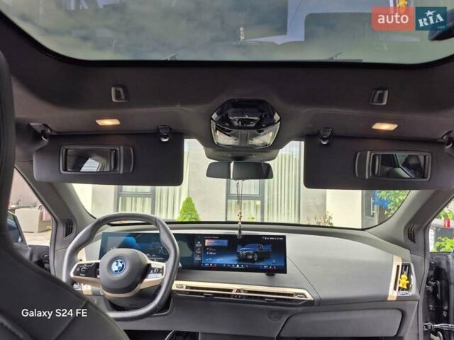 Черный БМВ iX, объемом двигателя 0 л и пробегом 15 тыс. км за 56300 $, фото 7 на Automoto.ua