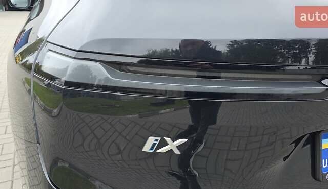 Черный БМВ iX, объемом двигателя 0 л и пробегом 98 тыс. км за 58800 $, фото 69 на Automoto.ua