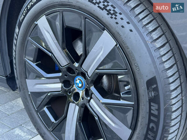 Черный БМВ iX, объемом двигателя 0 л и пробегом 72 тыс. км за 48500 $, фото 23 на Automoto.ua