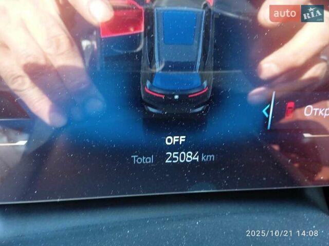 Черный БМВ iX, объемом двигателя 0 л и пробегом 25 тыс. км за 31500 $, фото 6 на Automoto.ua
