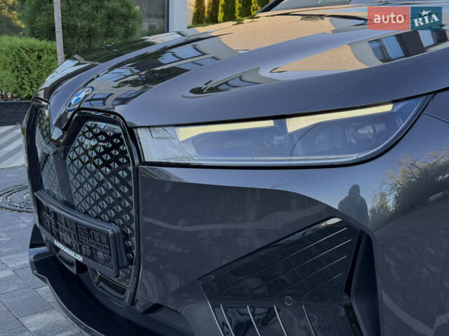 Черный БМВ iX, объемом двигателя 0 л и пробегом 72 тыс. км за 48500 $, фото 13 на Automoto.ua
