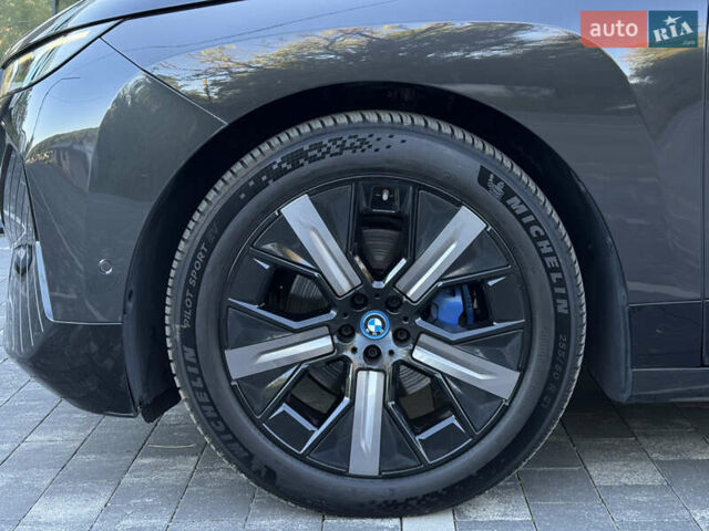 Черный БМВ iX, объемом двигателя 0 л и пробегом 72 тыс. км за 48500 $, фото 10 на Automoto.ua