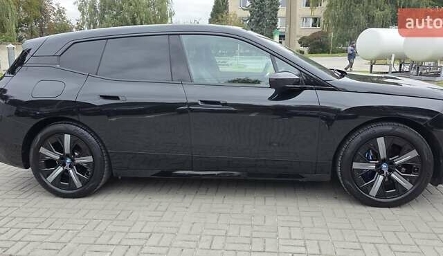 Черный БМВ iX, объемом двигателя 0 л и пробегом 98 тыс. км за 58800 $, фото 17 на Automoto.ua