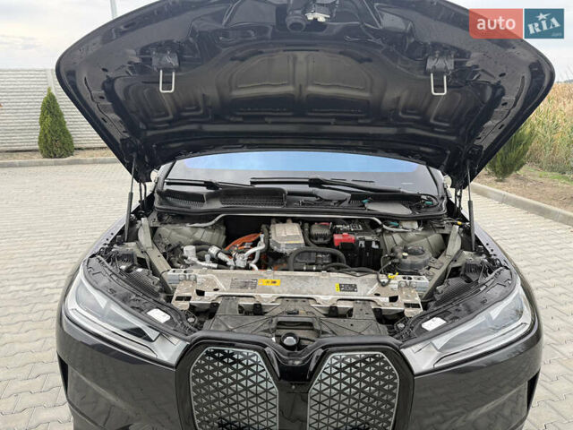 Черный БМВ iX, объемом двигателя 0 л и пробегом 40 тыс. км за 68500 $, фото 20 на Automoto.ua