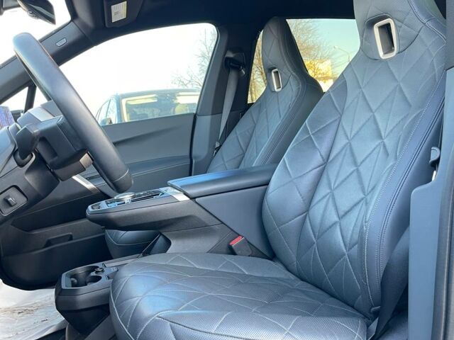Черный БМВ iX, объемом двигателя 0 л и пробегом 14 тыс. км за 67300 $, фото 10 на Automoto.ua