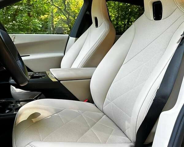 Черный БМВ iX, объемом двигателя 0 л и пробегом 59 тыс. км за 52500 $, фото 11 на Automoto.ua