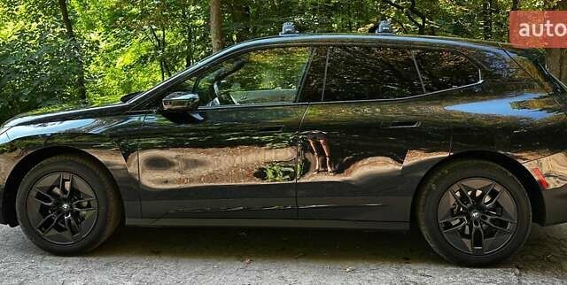 Черный БМВ iX, объемом двигателя 0 л и пробегом 59 тыс. км за 52500 $, фото 6 на Automoto.ua