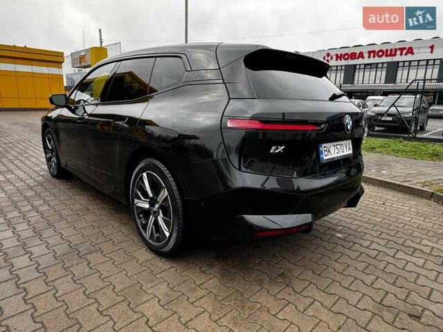 Черный БМВ iX, объемом двигателя 0 л и пробегом 27 тыс. км за 58500 $, фото 15 на Automoto.ua