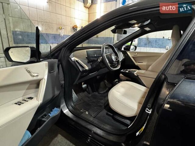 Черный БМВ iX, объемом двигателя 0 л и пробегом 27 тыс. км за 58500 $, фото 53 на Automoto.ua