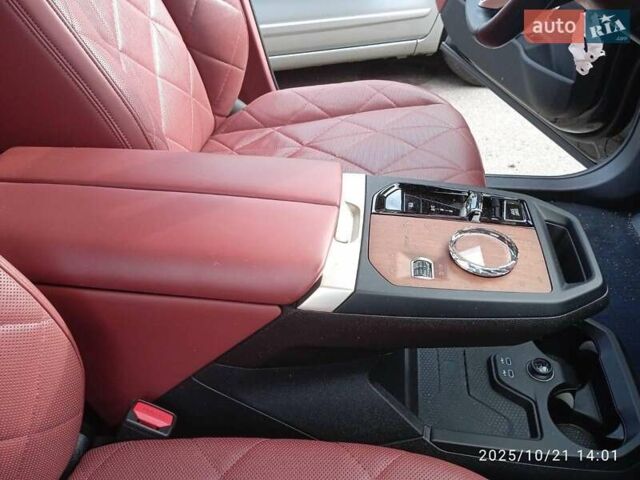Черный БМВ iX, объемом двигателя 0 л и пробегом 25 тыс. км за 31500 $, фото 2 на Automoto.ua