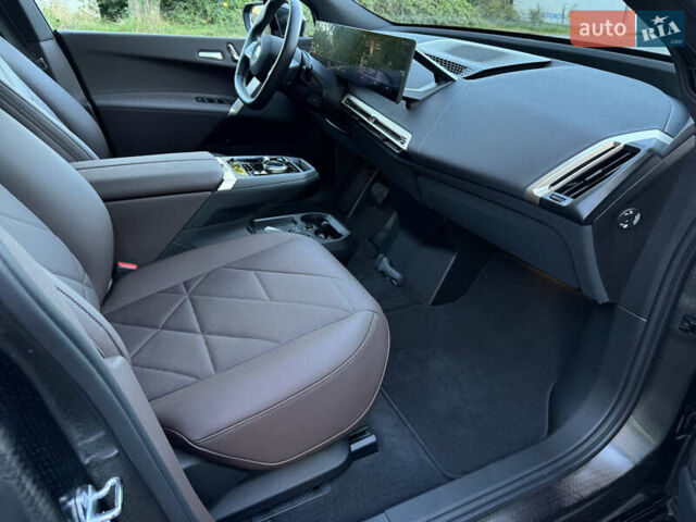 Черный БМВ iX, объемом двигателя 0 л и пробегом 72 тыс. км за 48500 $, фото 30 на Automoto.ua