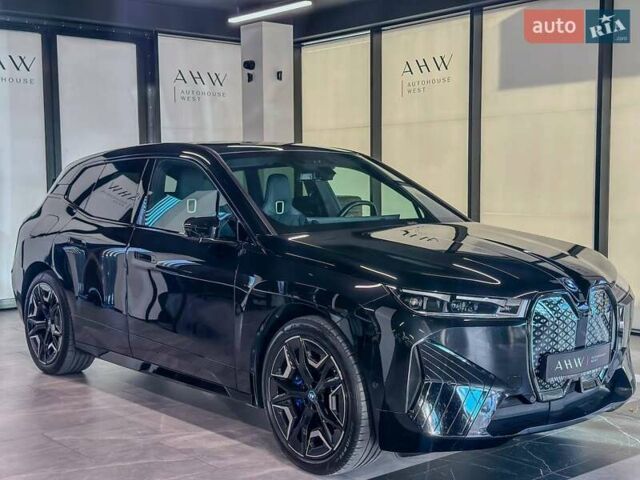 Черный БМВ iX, объемом двигателя 0 л и пробегом 62 тыс. км за 60390 $, фото 8 на Automoto.ua
