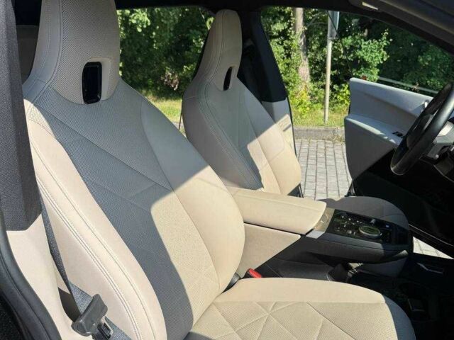 Черный БМВ iX, объемом двигателя 0 л и пробегом 59 тыс. км за 52500 $, фото 9 на Automoto.ua