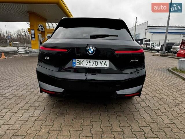 Черный БМВ iX, объемом двигателя 0 л и пробегом 27 тыс. км за 58500 $, фото 14 на Automoto.ua