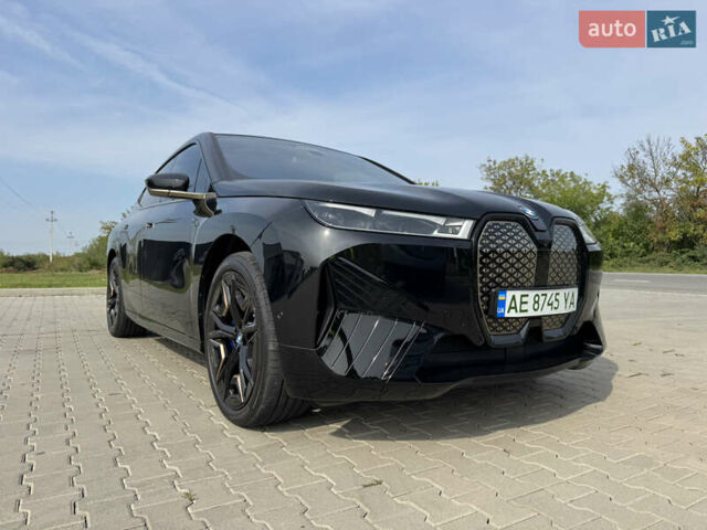 Черный БМВ iX, объемом двигателя 0 л и пробегом 6 тыс. км за 92000 $, фото 9 на Automoto.ua