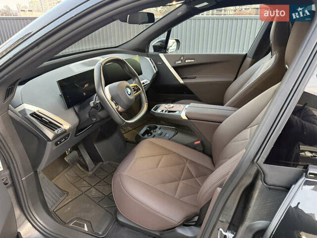 Черный БМВ iX, объемом двигателя 0 л и пробегом 19 тыс. км за 54800 $, фото 11 на Automoto.ua