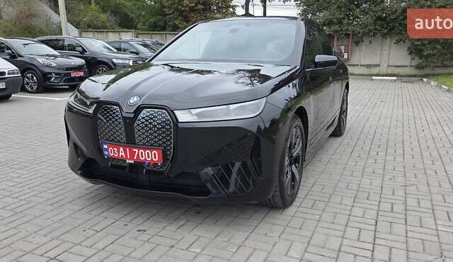 Черный БМВ iX, объемом двигателя 0 л и пробегом 98 тыс. км за 58800 $, фото 4 на Automoto.ua