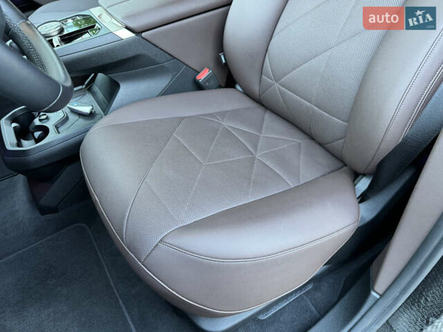 Черный БМВ iX, объемом двигателя 0 л и пробегом 72 тыс. км за 48500 $, фото 79 на Automoto.ua