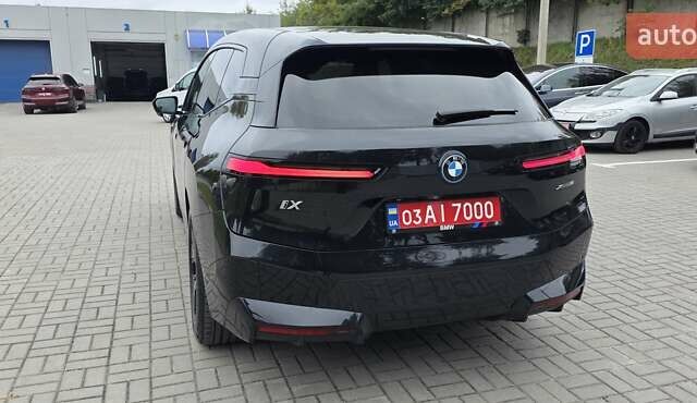 Черный БМВ iX, объемом двигателя 0 л и пробегом 98 тыс. км за 58800 $, фото 31 на Automoto.ua