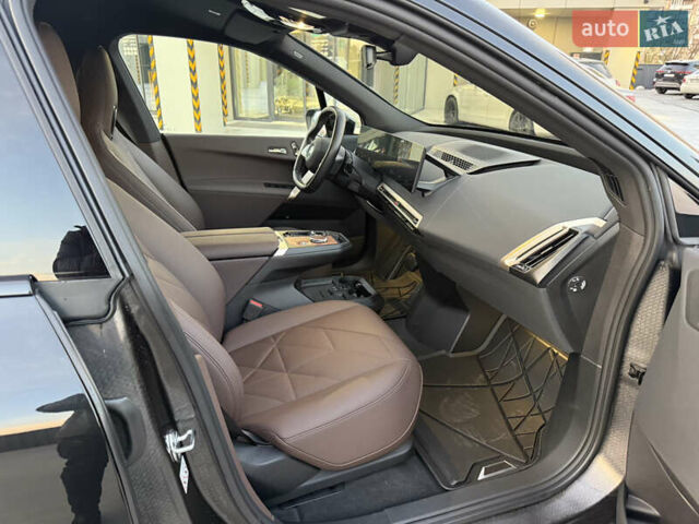 Черный БМВ iX, объемом двигателя 0 л и пробегом 19 тыс. км за 54800 $, фото 18 на Automoto.ua