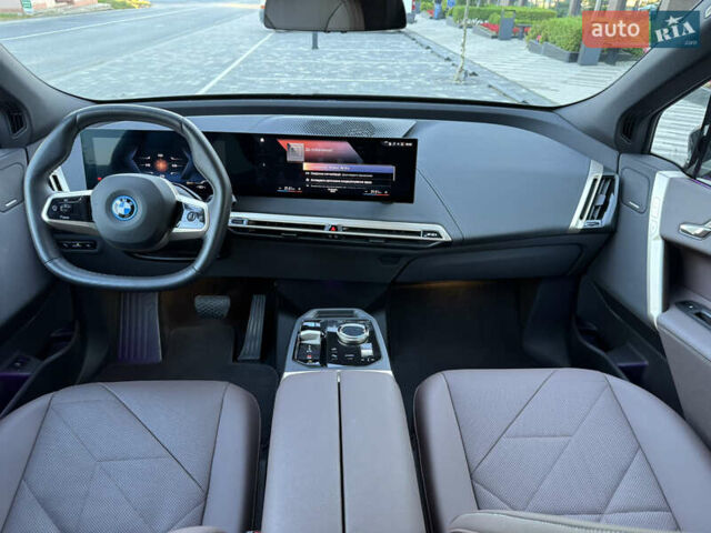 Черный БМВ iX, объемом двигателя 0 л и пробегом 72 тыс. км за 48500 $, фото 89 на Automoto.ua