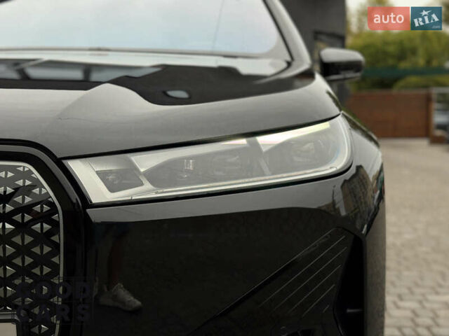 Черный БМВ iX, объемом двигателя 0 л и пробегом 38 тыс. км за 72000 $, фото 10 на Automoto.ua