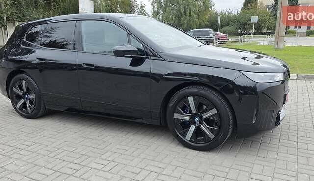 Черный БМВ iX, объемом двигателя 0 л и пробегом 98 тыс. км за 58800 $, фото 14 на Automoto.ua