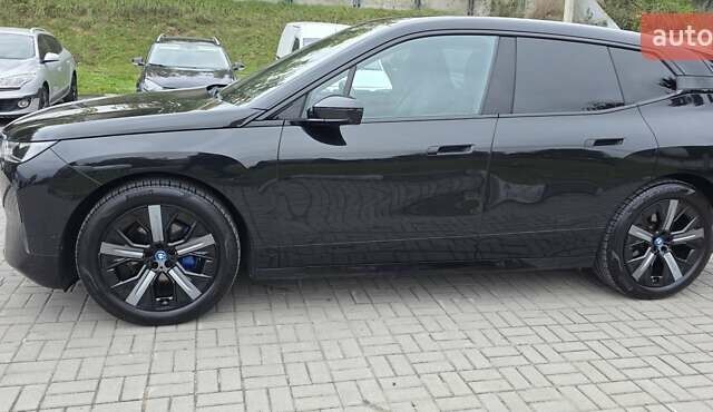 Черный БМВ iX, объемом двигателя 0 л и пробегом 98 тыс. км за 58800 $, фото 41 на Automoto.ua
