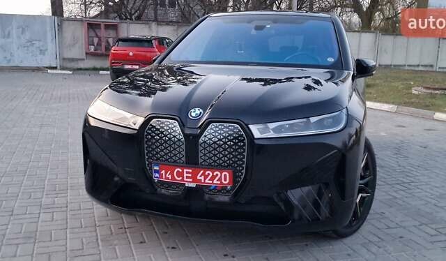 Черный БМВ iX, объемом двигателя 0 л и пробегом 48 тыс. км за 64999 $, фото 57 на Automoto.ua