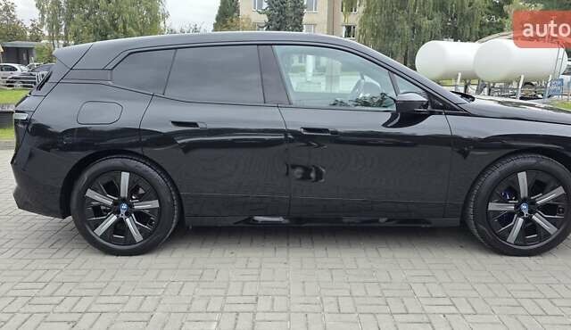 Черный БМВ iX, объемом двигателя 0 л и пробегом 98 тыс. км за 58800 $, фото 18 на Automoto.ua