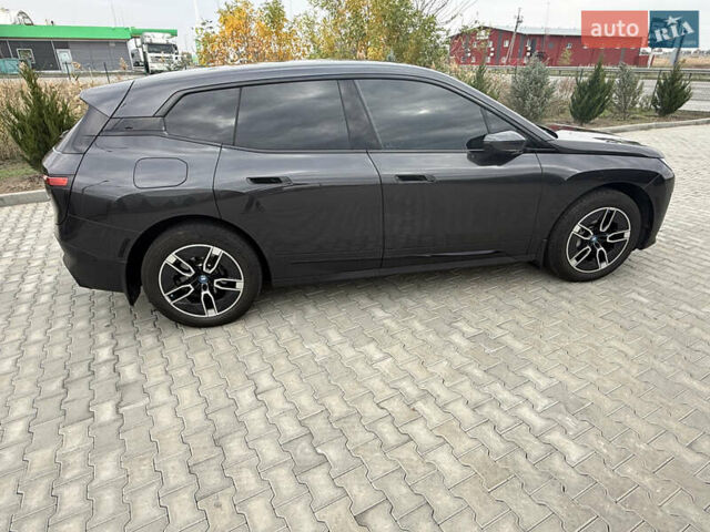 Черный БМВ iX, объемом двигателя 0 л и пробегом 40 тыс. км за 68500 $, фото 6 на Automoto.ua