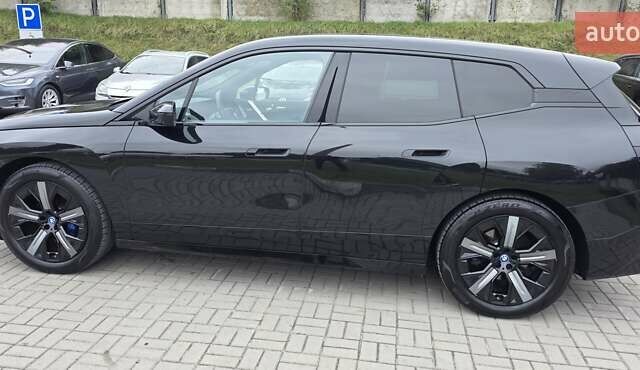 Черный БМВ iX, объемом двигателя 0 л и пробегом 98 тыс. км за 58800 $, фото 38 на Automoto.ua