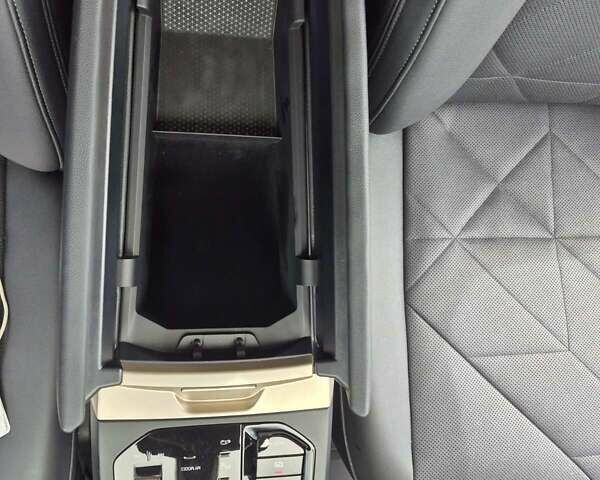 Черный БМВ iX, объемом двигателя 0 л и пробегом 15 тыс. км за 56300 $, фото 11 на Automoto.ua
