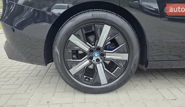 Черный БМВ iX, объемом двигателя 0 л и пробегом 98 тыс. км за 58800 $, фото 64 на Automoto.ua